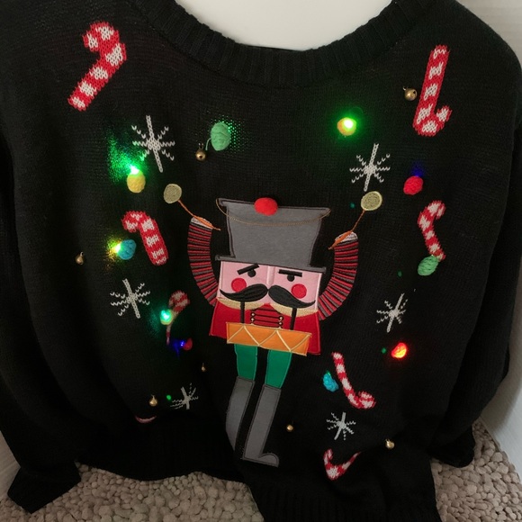 Christmas toy soldier sweater with lights - Picture 3 of 6